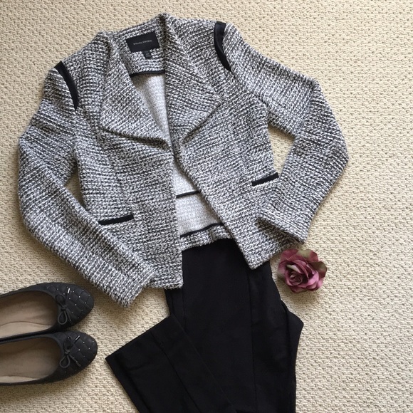 Banana Republic Jackets & Blazers - 🎉🎉 HP 🎉🎉 BR jacket with faux leather trim!!
